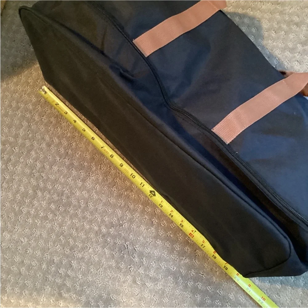 Duffle 🆕 weekender bag, separate zippered open bottom, black bag w/ brown straps